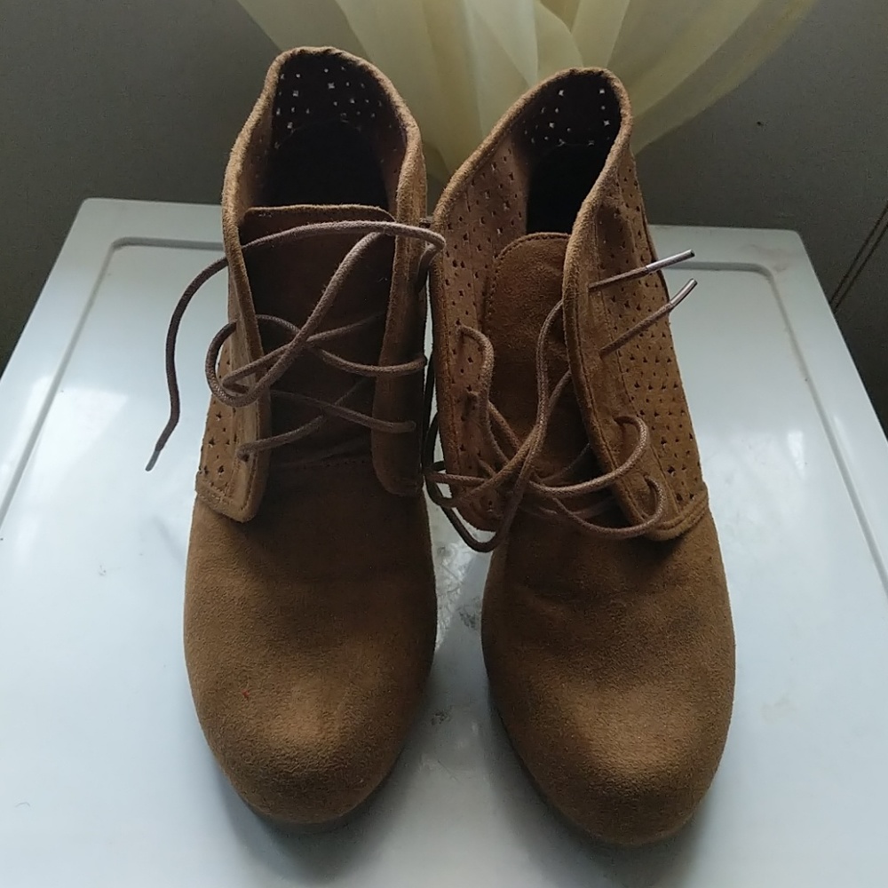 American Eagle Lace up Ankle Booties